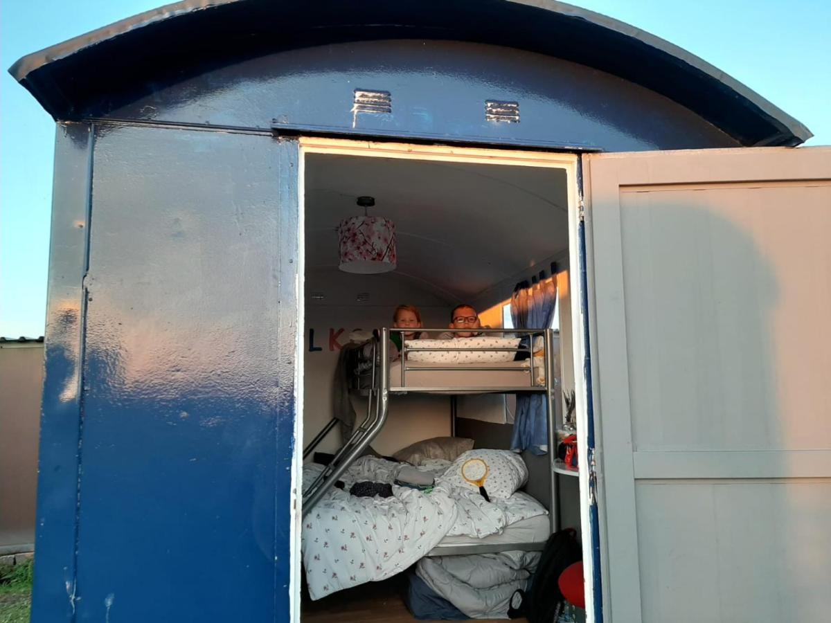 B&B Boerderij Rust, In Pipowagens! Den Helder Exteriör bild